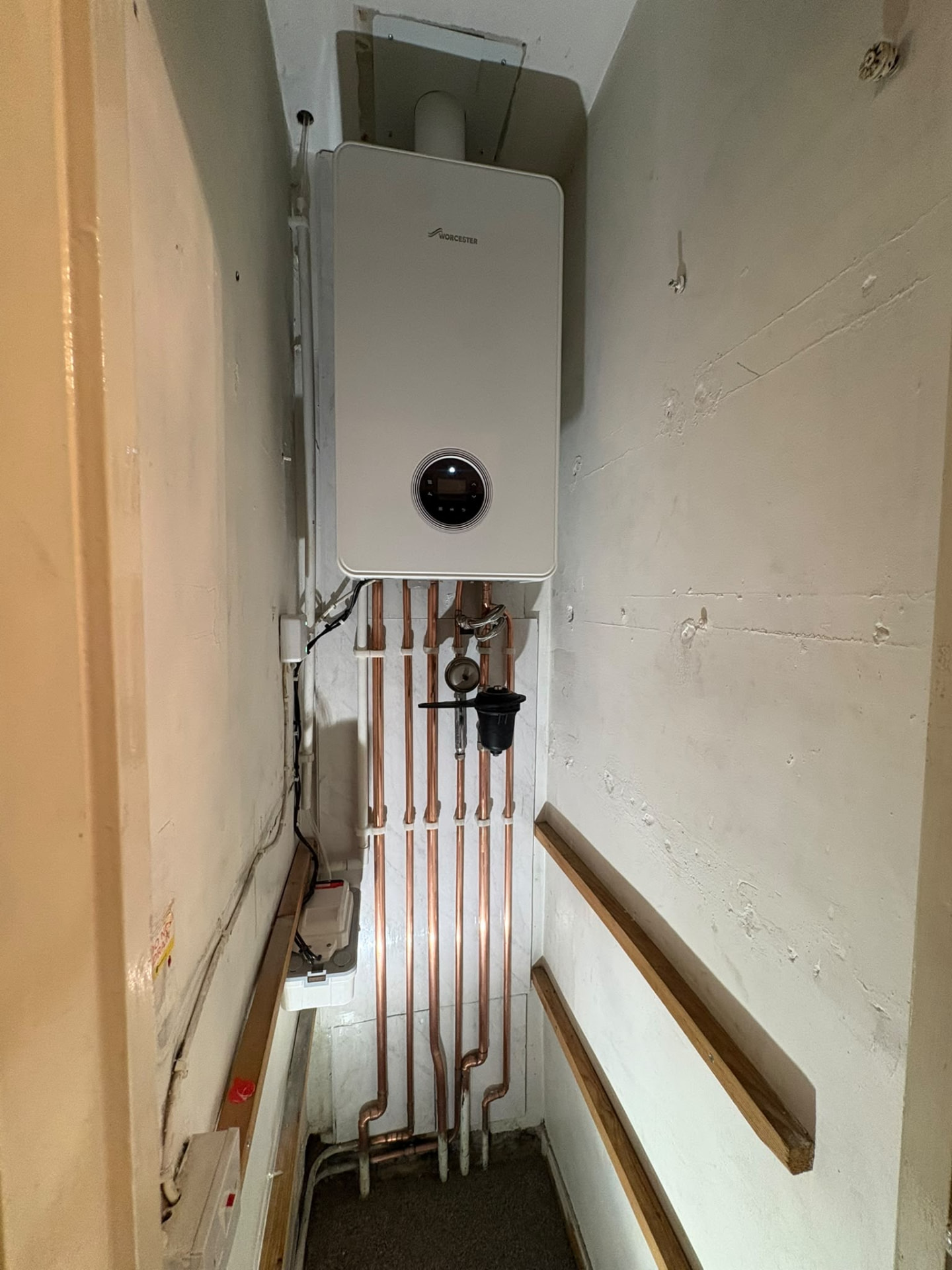 Worcester Bosch 4000 30kW combi boiler installed in a Tamworth cupboard with copper pipework, system filter, shock arrestor and scale reducer